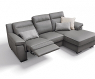 Модел Hollis. Le Comfort, Италия. Модерен италиански модулен диван с релакс механизми и кожена или текстилна тапицерия. Луксозно