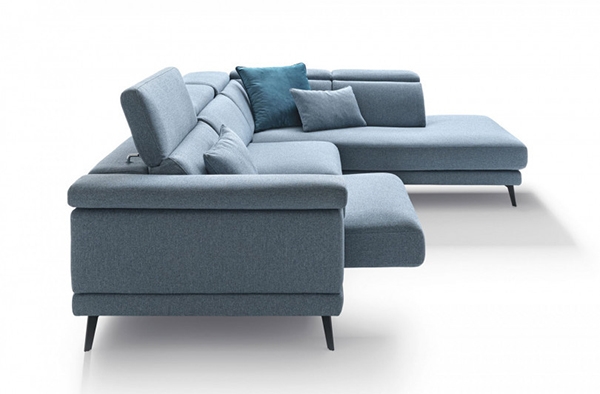 Модел Norton. Le Comfort, Италия. Модерен италиански модулен диван с релакс механизми. Луксозна италианска мека мебел с кожена и