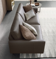 Модел Tidy. Le Comfort, Италия. Модерен италиански модулен диван с кожена или текстилна тапицерия. Луксозна италианска модулна м