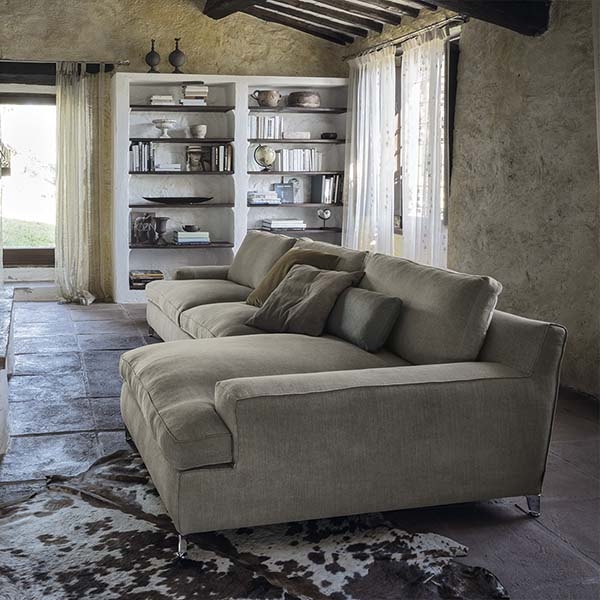 Malta, Arketipo. Модерен италиански модулен диван с дамаска от текстил или кожа с разнообразни цветове.