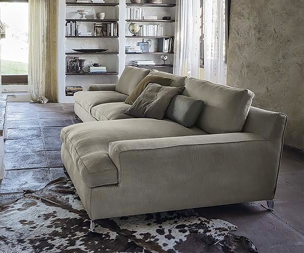 Malta, Arketipo. Модерен италиански модулен диван с дамаска от текстил или кожа с разнообразни цветове.