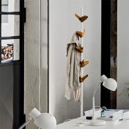 Модел Apelle Tree. Производител Midj, Италия. Модерна италианска закачалка със структура от лакиран метал и кожени елементи