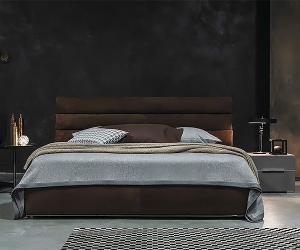 кухни от масив Monet, Cierre. Модерна италианска, изцяло тапицирана с кожа спалня със структура от масив и метал.