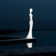 Модел Penelope, производител Myyour, Италия. Луксозна италианска лампа - статуя за градина. Модерно италианско осветление за екс