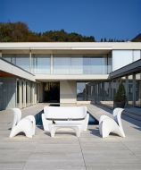 Ìîäåë Lili. Ïðîèçâîäèòåë Myyour, Èòàëèÿ. Ëóêñîçíà èòàëèàíñêà ìåêà ìåáåë çà çàâåäåíèå. Ìîäåðíè èòàëèàíñêè äèâàíè, ñòîëîâå, ìàñè,