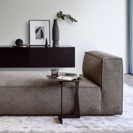 Модел Cairoli. Производител Nicoline, Италия. Модерен италиански модулен диван с текстилна или кожена тапицерия. Луксозна италиа
