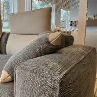 Модел Cairoli. Производител Nicoline, Италия. Модерен италиански модулен диван с текстилна или кожена тапицерия. Луксозна италиа