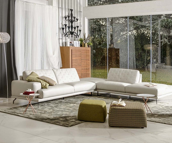 Gerba, Nicoline. Луксозен италиански модулен диван със сваляща се тапицерия от кожа или текстил.
