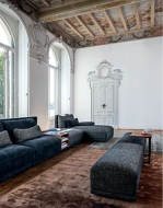 Модел Isola. Производител Nicoline, Италия. Модерена италианска модулна мека мебел с текстилна или кожена тапицерия. Луксозни ит