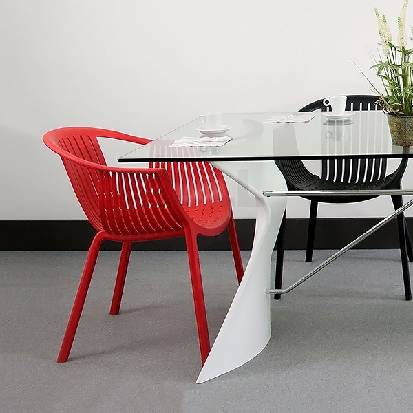 Tatami, Pedrali. Ëóêñîçåí èòàëèàíñêè ñòîë, ïîäõîäÿù çà óïîòðåáà íà çàêðèòî è îòêðèòî.