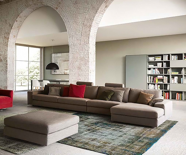 Meridiano, Pianca. Луксозен италиански модулен диван с тапицерия от кожа или текстил.
