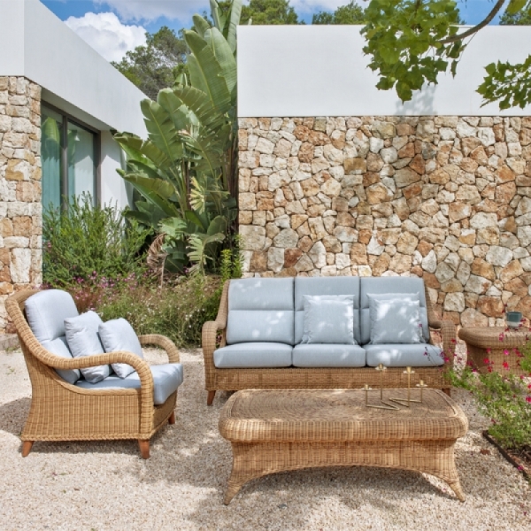 Колекция Kenya, Point 1920. Луксозни испански мебели за градина - дивани, кресла и табуретки с тапицерия с UV защита.