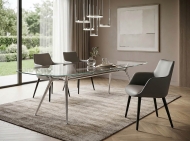 Модел Divina. Производител Presotto, Италия. Модерен италиански трапезен стол с подлакътници и кожена или текстилна дамаска. Вис