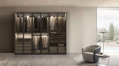 Модел Glass. Производител Presotto, Италия. Луксозен италиански гардероб с врати от стъкло или огледало. Висок клас италиански м