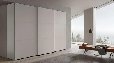Модел Tris. Производител Presotto, Италия. Модерен италиански модулен гардероб с плъзгащи се врати. Луксозни италиански мебели з