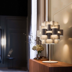 картини със смола Sun, Quadrifoglio Group. Модерна италианска настолна лампа.