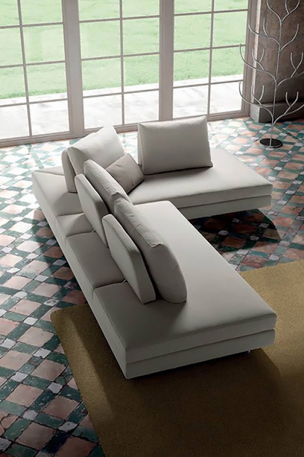 Модел Harmony. Производител Samoa, Италия. Луксозен италиански модулен диван с регулируема дълбочина на седалката. Модерна итали