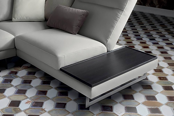 Модел Posh Lift. Производител Samoa, Италия. Модерен италиански модулен диван с релакс механизми на седалката и облегалката. Мод