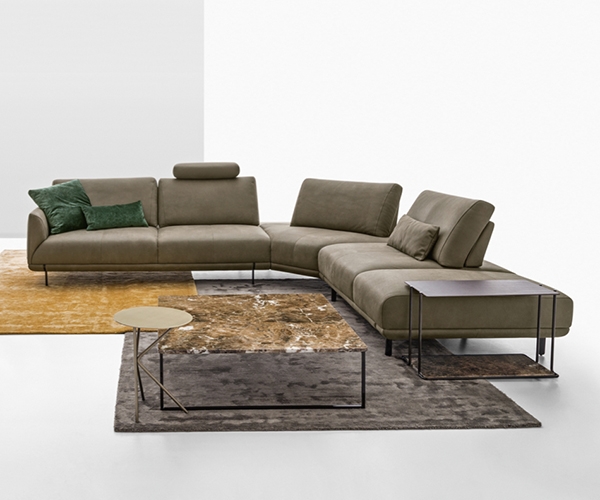 Assago, Nicoline. Луксозен италиански диван - прав или ъглов, с механизъм за промяна на дълбочината на седалките.