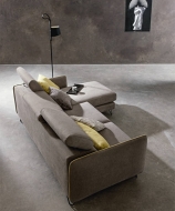 Модел Trick. Производител Samoa, Италия. Модерен италиански диван с тапицерия от текстил, кожа или еко кожа. Функция сън и релак