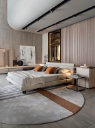 Модел Mayfair. Производител Shake Design, Италия. Модерна италианска спалня с табла с вградено бюро. Луксозни италиански мебели