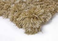 Модел Aster, производител Sitap - Италия. Модерен италиански монохромен килим с дълъг косъм. Луксозни италиански килими.