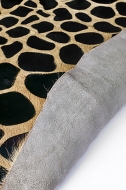 Модел Pelle, производител Sitap - Италия. Модерен италиански килим от телешка кожа. Луксозни италиански килими за дневна, спалня