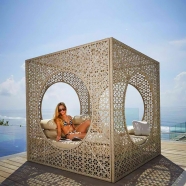 Модел Cube, производител Skyline, Испания. Висок клас градинска лежанка с рамка от алуминий. Висок клас испански мебели за гради