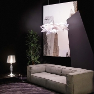 Модел Cordoba. Производител Slamp, Италия. Луксозна италианска висяща лампа с димер и LED светлина. Модерно италианско интериорн