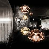 Колекция Flora. Производител Slamp, Италия. Луксозни италиански осветителни тела. Модерни италиански висящи и стоящи лампи с ръч
