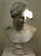 Колекция Idea. Производител Slamp, Италия. Луксозни италиански настолни лампи и стенни аплици. Модерно италианско интериорно осв