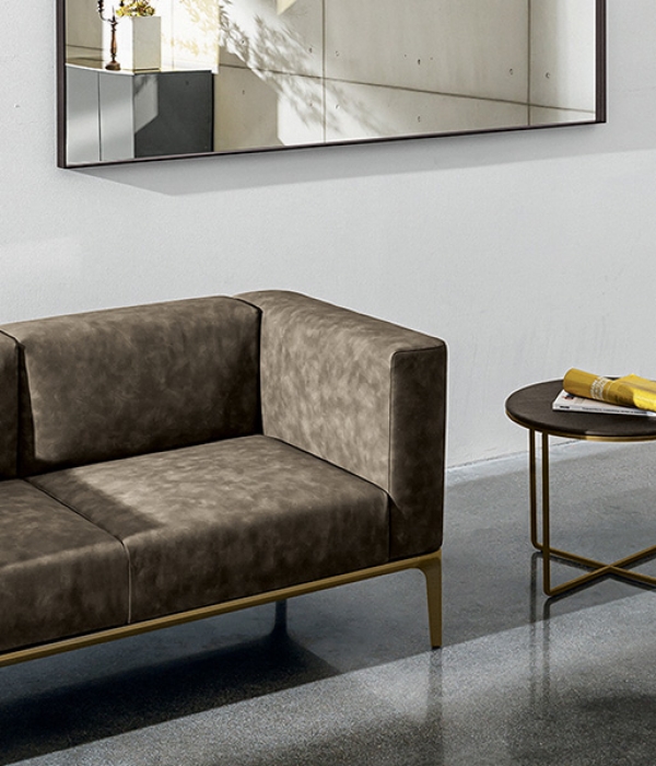 Модел Slim Sofa, Sovet. Луксозни италиански двуместни, триместни дивани. Тапицерии от кожа, еко кожа, текстил. Италиански мебели