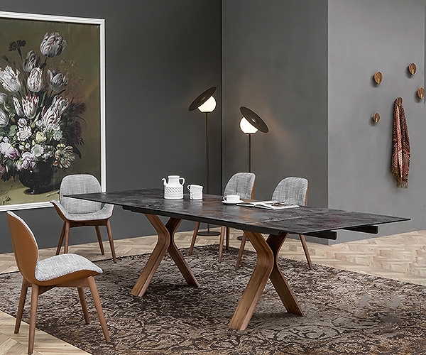 Still, Tonin Casa. Ìîäåðíà èòàëèàíñêà ìàñà çà òðàïåçàðèÿ ñ îñíîâà îò ìàñèâ è ôèêñèðàí èëè ðàçòåãàòåëåí ïëîò.