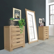 Модел Natural Chic. Производител - Vaccari Cav. Giovanni. Луксозни италиански скринове и нощни шкафчета. Модерна италианска корп
