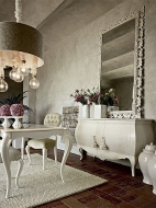 Колекция Giulietta. Производител Volpi, Италия. Класически италиански мебели за трапезария. Луксозни трапезни маси, столове, скр