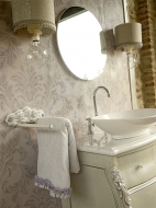 Италиански мебели за баня с класически дизайн, колекция Olga. Производител Volpi, Италия.