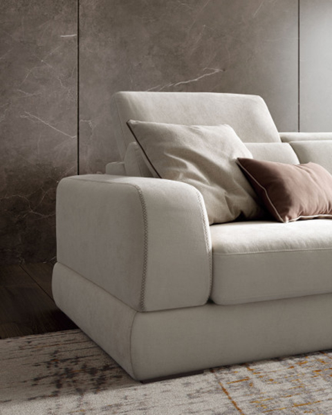 Ìîäåë Graffiti. Le Comfort, Èòàëèÿ. Ìåêà ìåáåë ñ ìåõàíèçìè çà ïðîìÿíà äúëáî÷èíàòà íà ñÿäàíå è âèñî÷èíàòà íà îáëÿãàíå. Ìîäåðíè èò